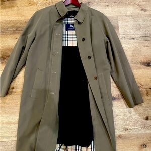 Tan Burberry Trenchcoat